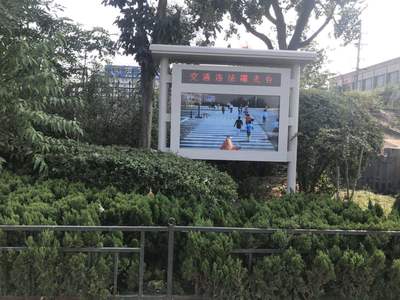 戶(hù)外廣告機(jī)廠(chǎng)家 引領(lǐng)數(shù)字廣告新潮流，構(gòu)建城市視覺(jué)新體驗(yàn)